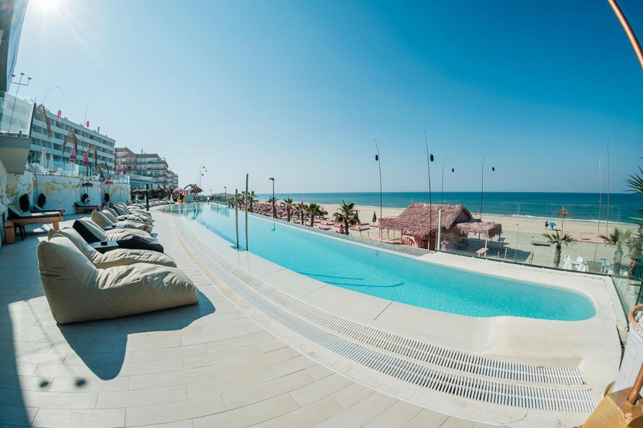 On Oceanfront Adults Designed 4*